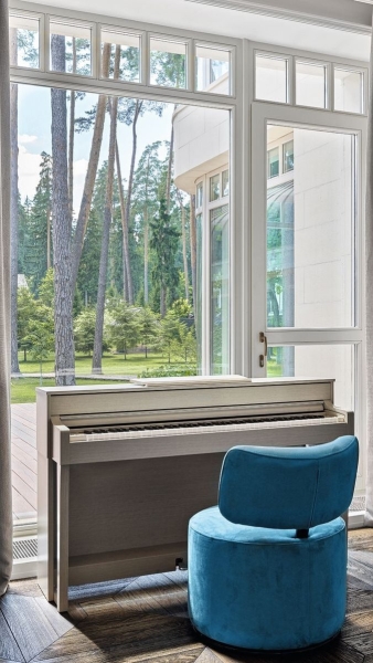 Преображение дома: из барочного замка — в светлый уютный интерьер для большой семьи