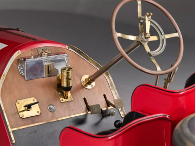 С молотка пустят 117-летний спорткар. У него 15-литровый мотор!