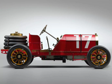 С молотка пустят 117-летний спорткар. У него 15-литровый мотор!