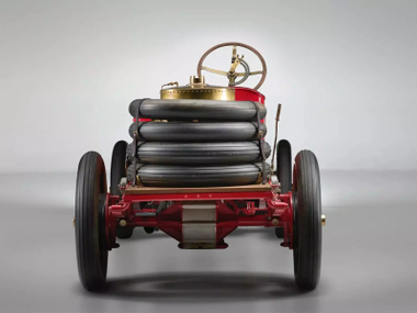 С молотка пустят 117-летний спорткар. У него 15-литровый мотор!