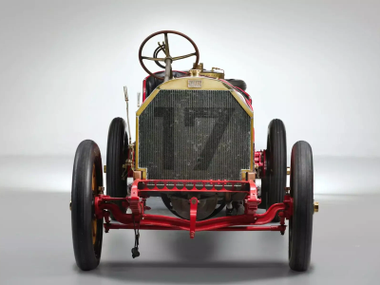 С молотка пустят 117-летний спорткар. У него 15-литровый мотор!