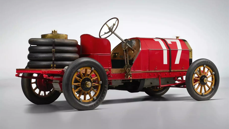 С молотка пустят 117-летний спорткар. У него 15-литровый мотор!