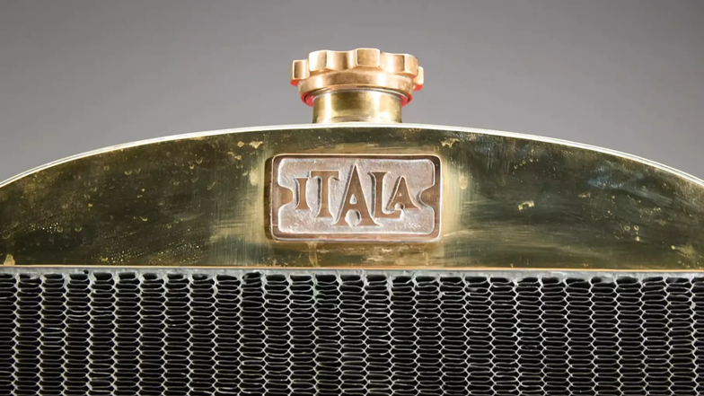 С молотка пустят 117-летний спорткар. У него 15-литровый мотор!