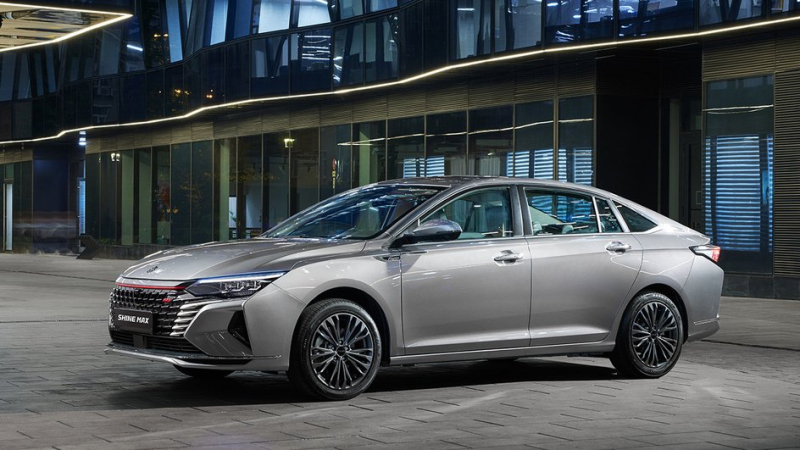 Бизнес-седаны Dongfeng Aeolus Shine Max подешевели в России на 100 тысяч рублей