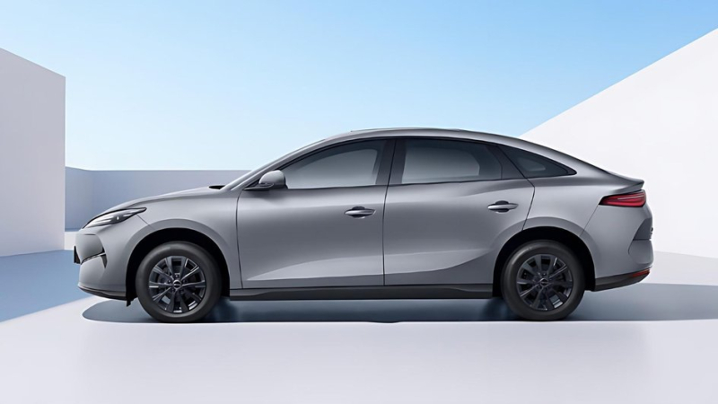 BYD рассекретил недорогой седан e7 для такси