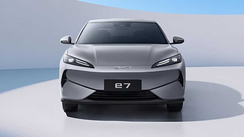 BYD рассекретил недорогой седан e7 для такси